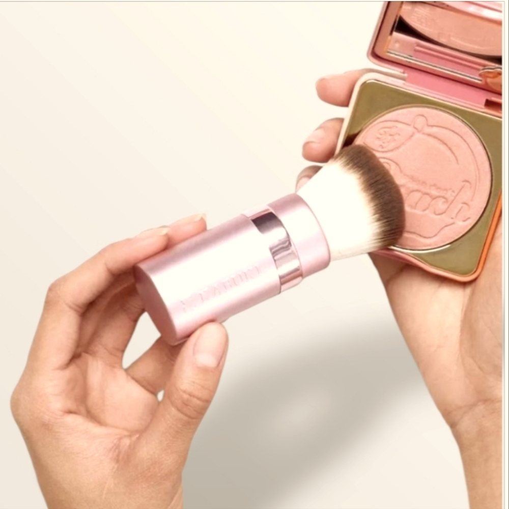 Too Faced Retractable Multi-Tasking Kabuki Brush BNIB - Picture 3 of 8